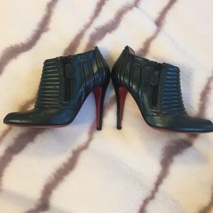 Christian Louboutin 💜 make an offer 💜